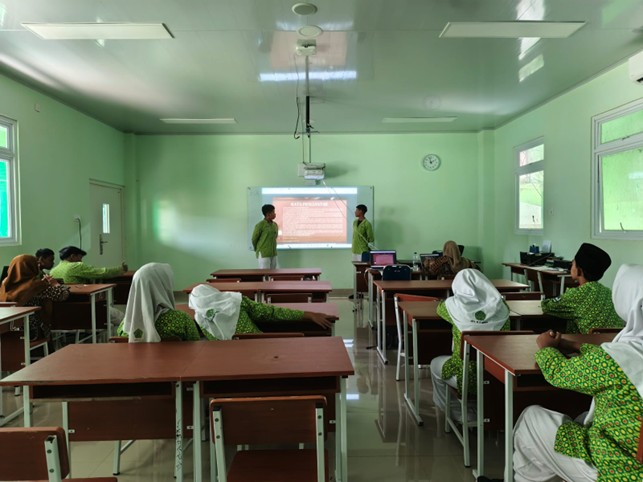 Karya Membanggakan: Siswa Kelas IX MTsN 9 Bantul Sukses Presentasikan E-Book Tokoh Sejarah Lokal Buatan Sendiri